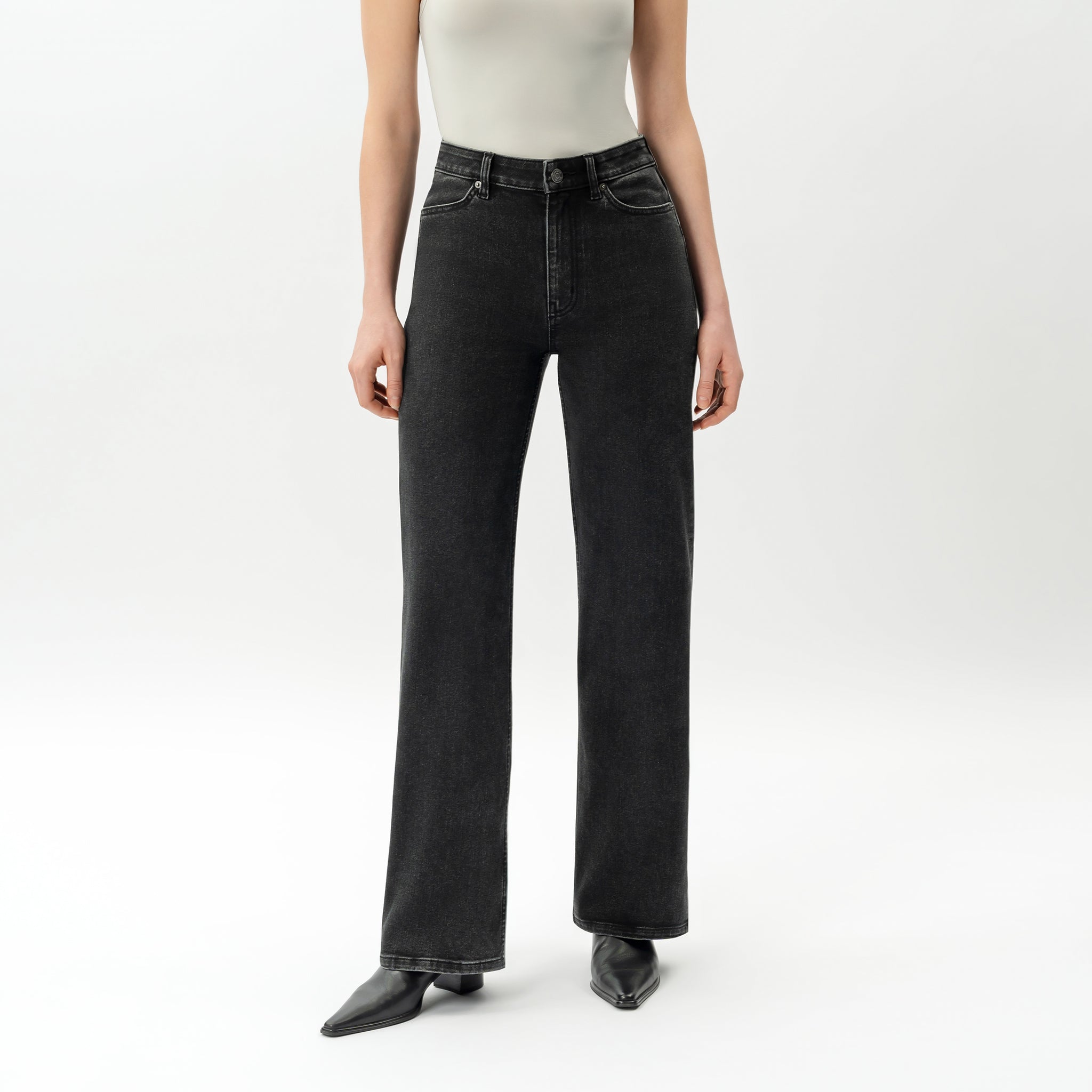 Relaxed ComfortDenim™ Jeans - Ninepine