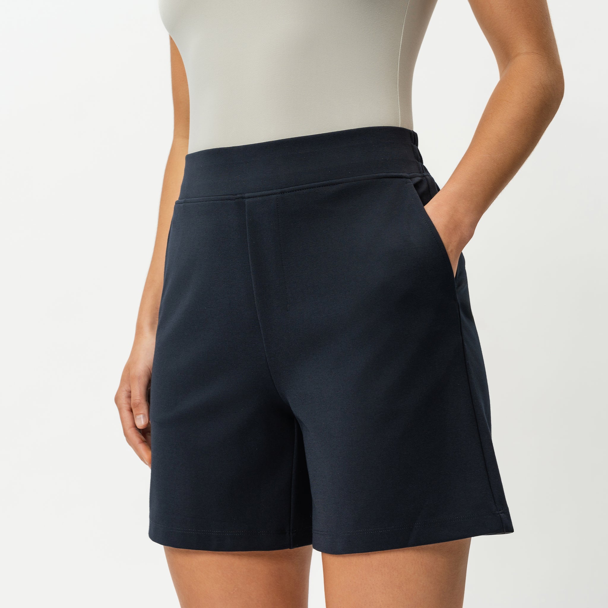 Light Ponte Shorts - Ninepine