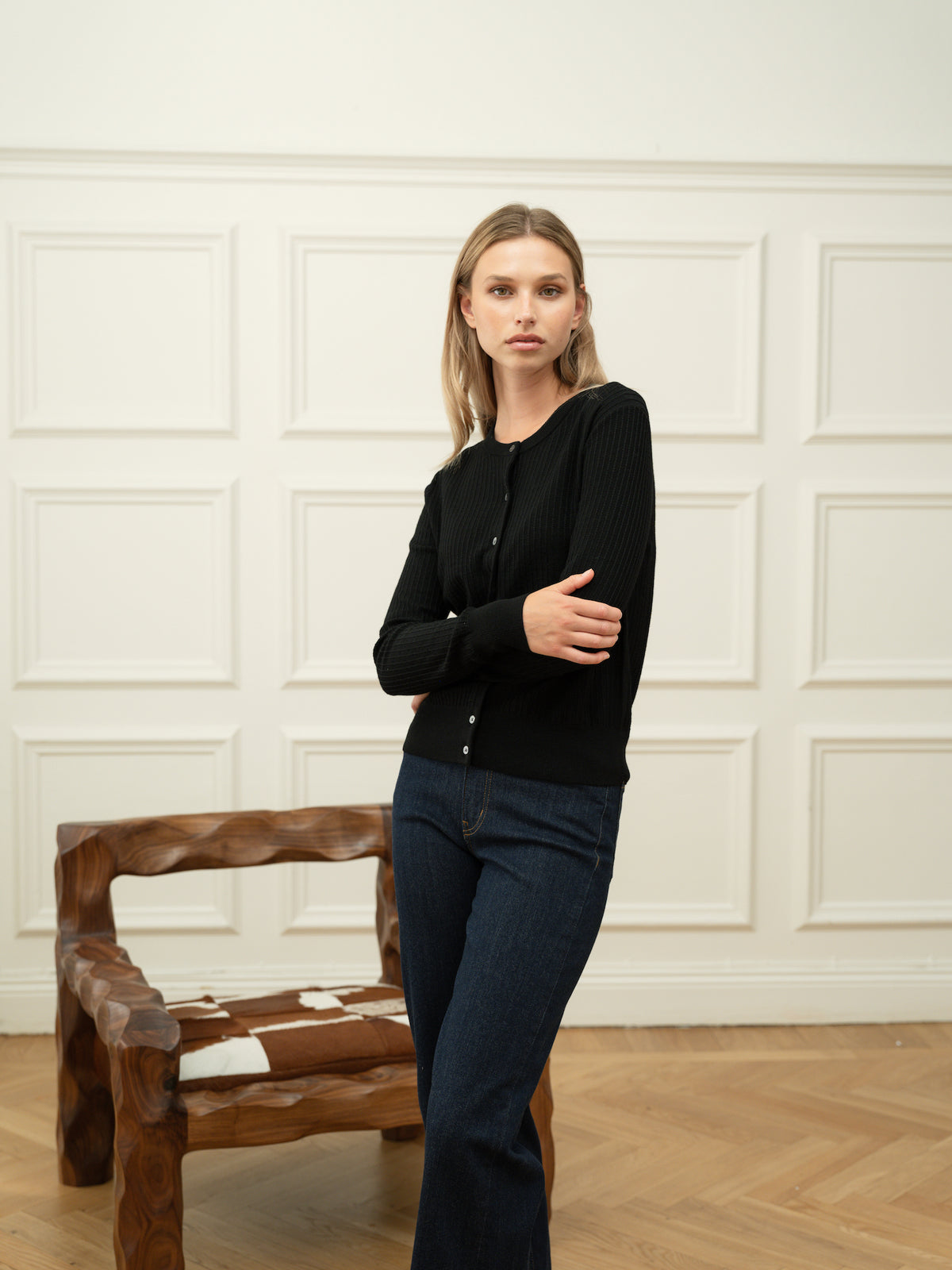 Woman wearing Ninepine merino cardigan in black.