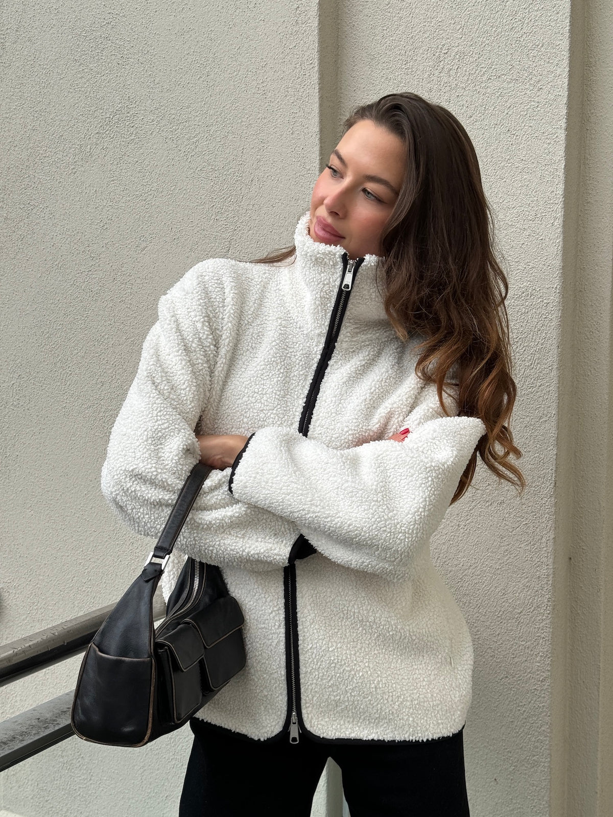 Woman wearing Ninepine fleece jacket in Off-White.